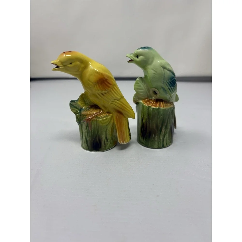 Vintage Green and Yellow Song Birds Tree Stumps Salt & Pepper Shakers Retro MCM